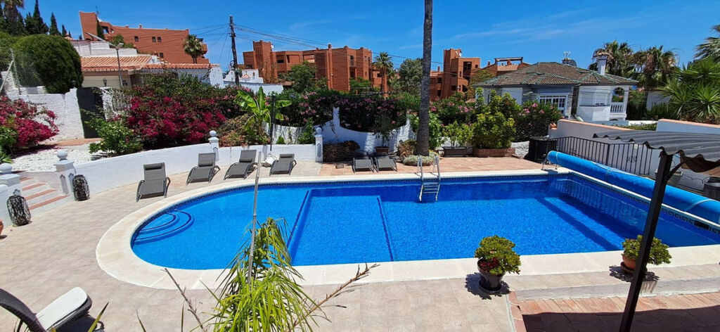 Detached Villa Estepona Málaga - image 21