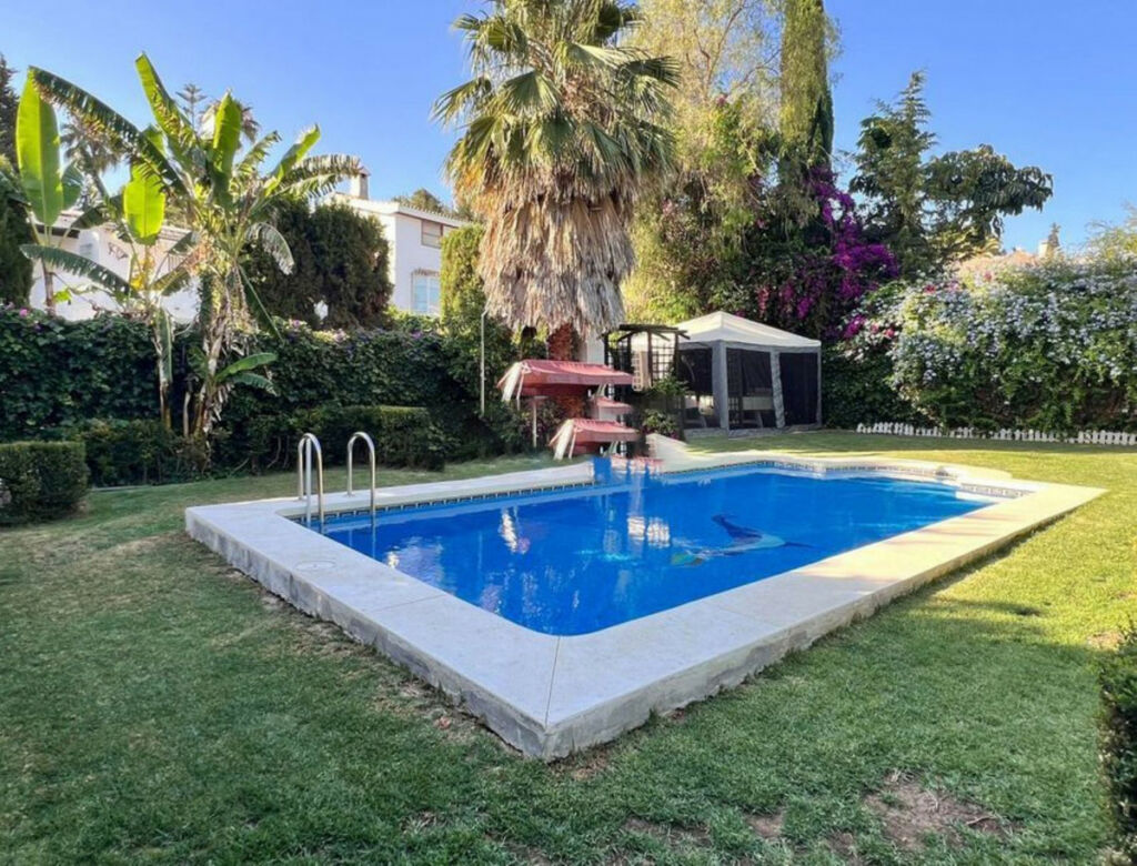 Detached Villa Sierrezuela Málaga - image 21