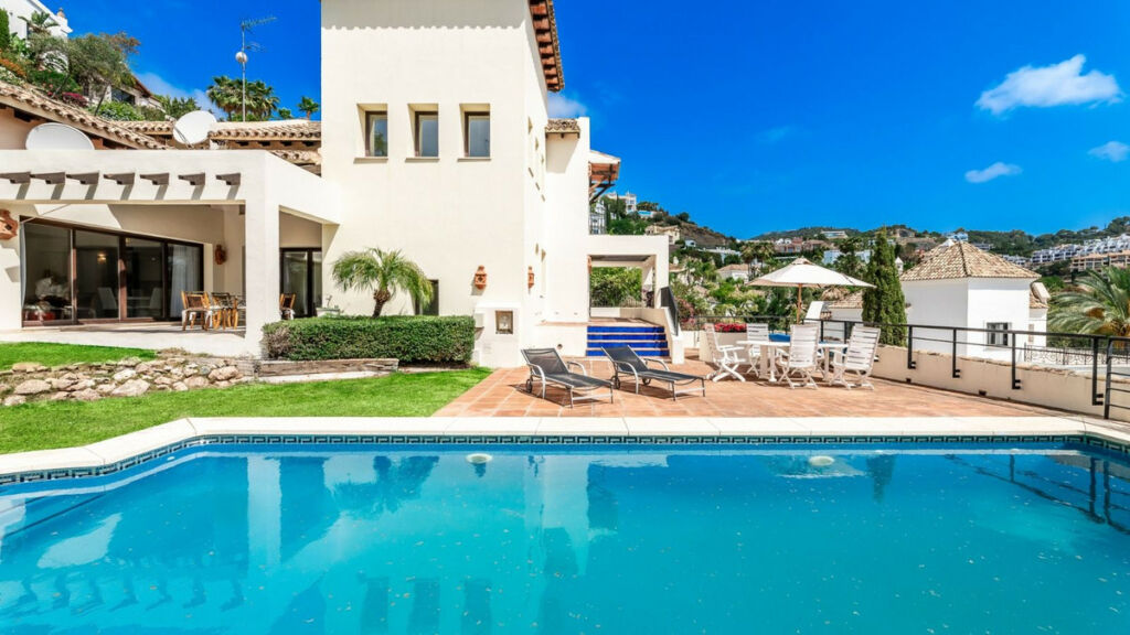 Detached Villa Los Arqueros Málaga - image 22