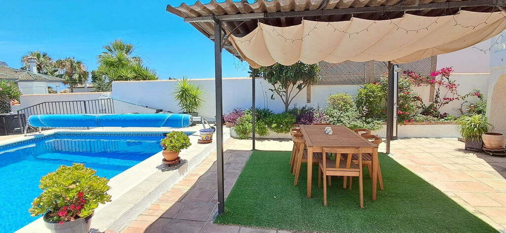 Detached Villa Estepona Málaga - image 22
