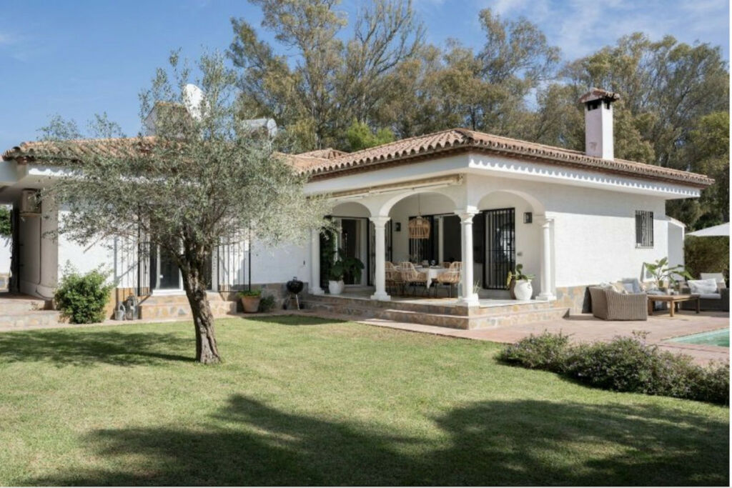 Detached Villa El Paraiso Málaga - image 22