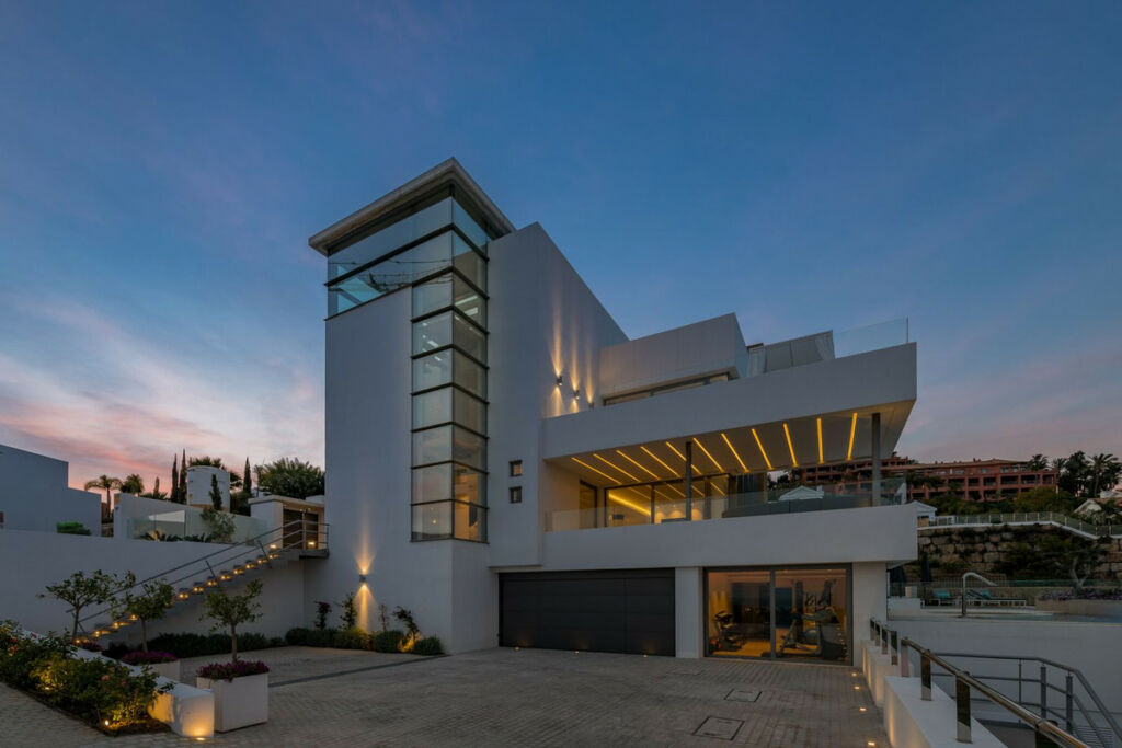 Detached Villa Los Flamingos Málaga - image 5