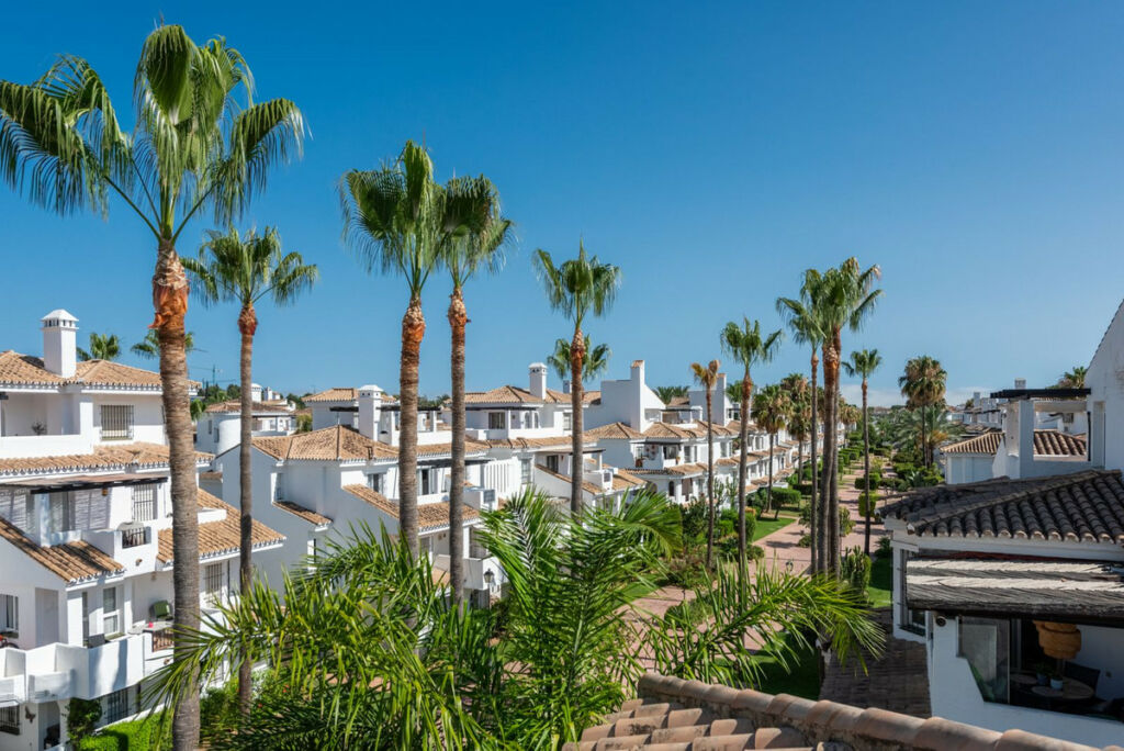 Top Floor Apartment Nueva Andalucía Málaga - image 23