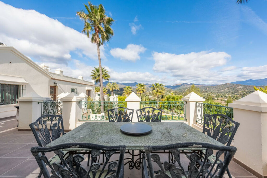 Detached Villa Estepona Málaga - image 23