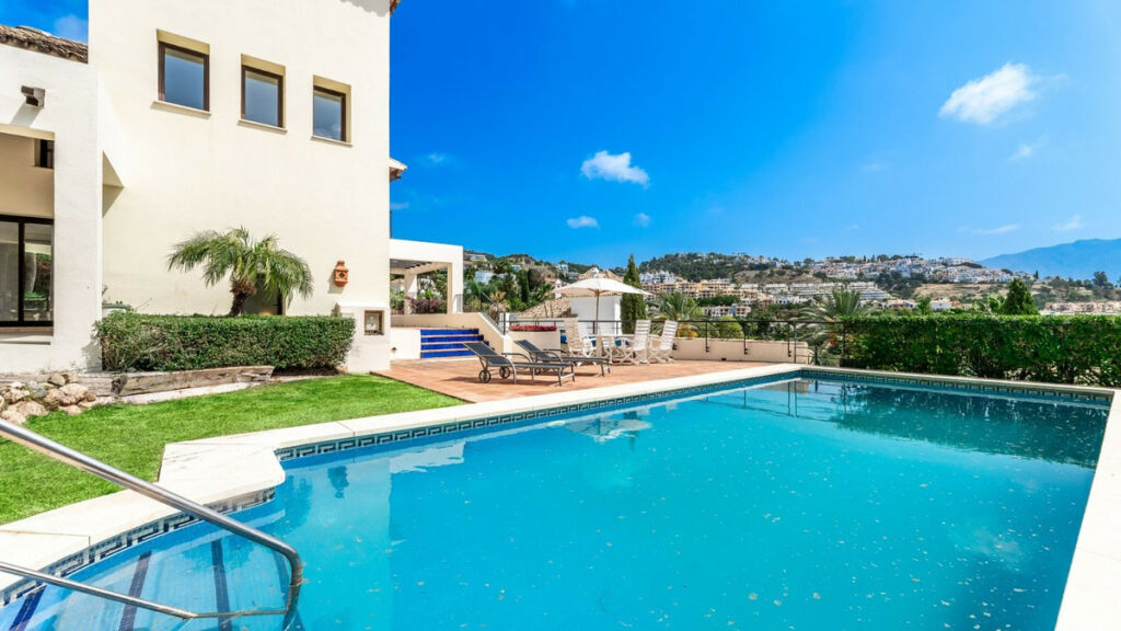 Detached Villa Los Arqueros Málaga - image 23