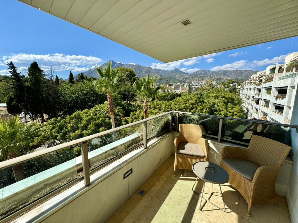 Middle Floor Apartment The Golden Mile Málaga - image 23