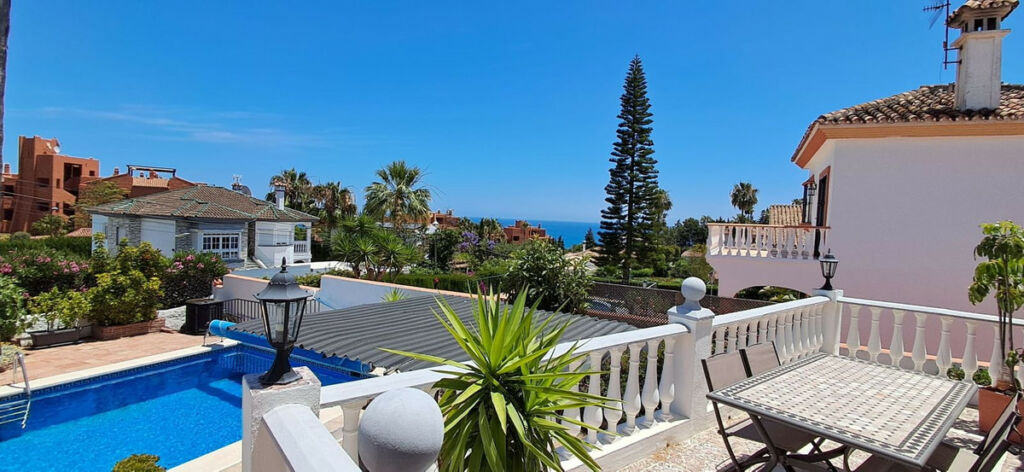 Detached Villa Estepona Málaga - image 23