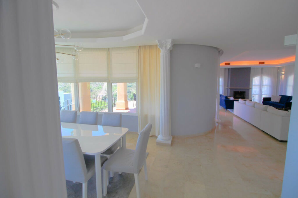 Detached Villa Los Arqueros Málaga - image 22