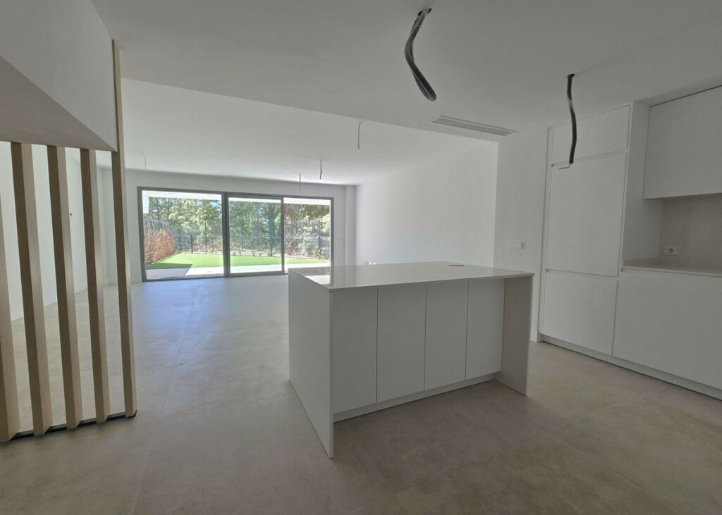 Semi-Detached House El Chaparral Málaga - image 24