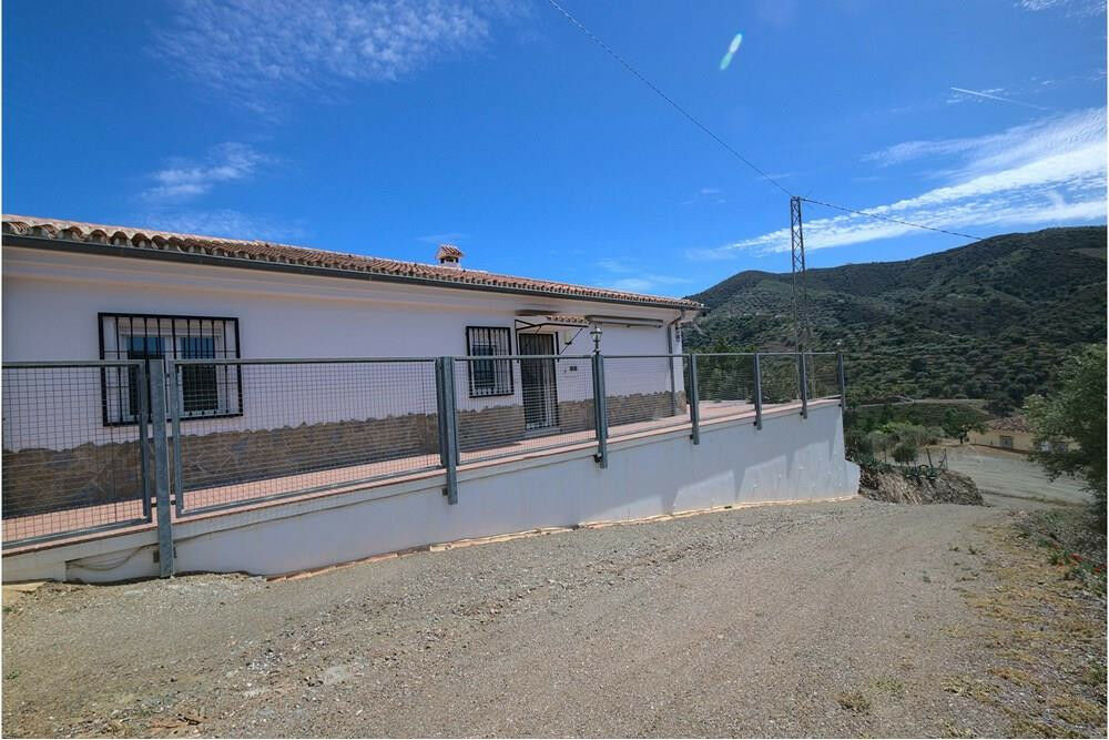 Detached Villa Valverde Alicante - image 24