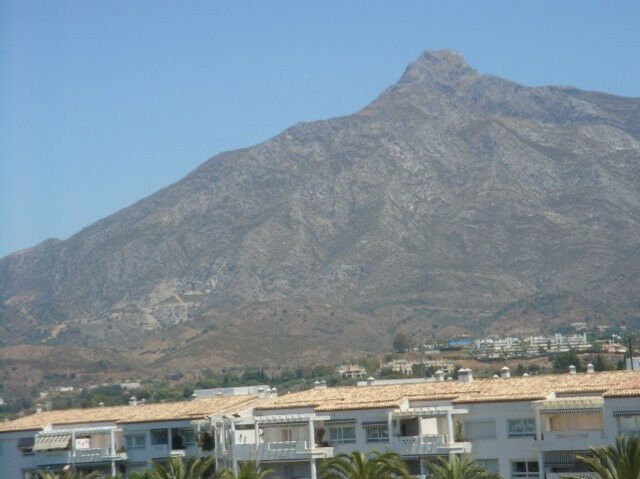 Middle Floor Apartment Puerto Banús Málaga - image 24