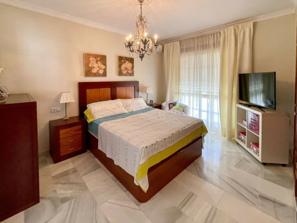 Detached Villa Fuengirola Málaga - image 25