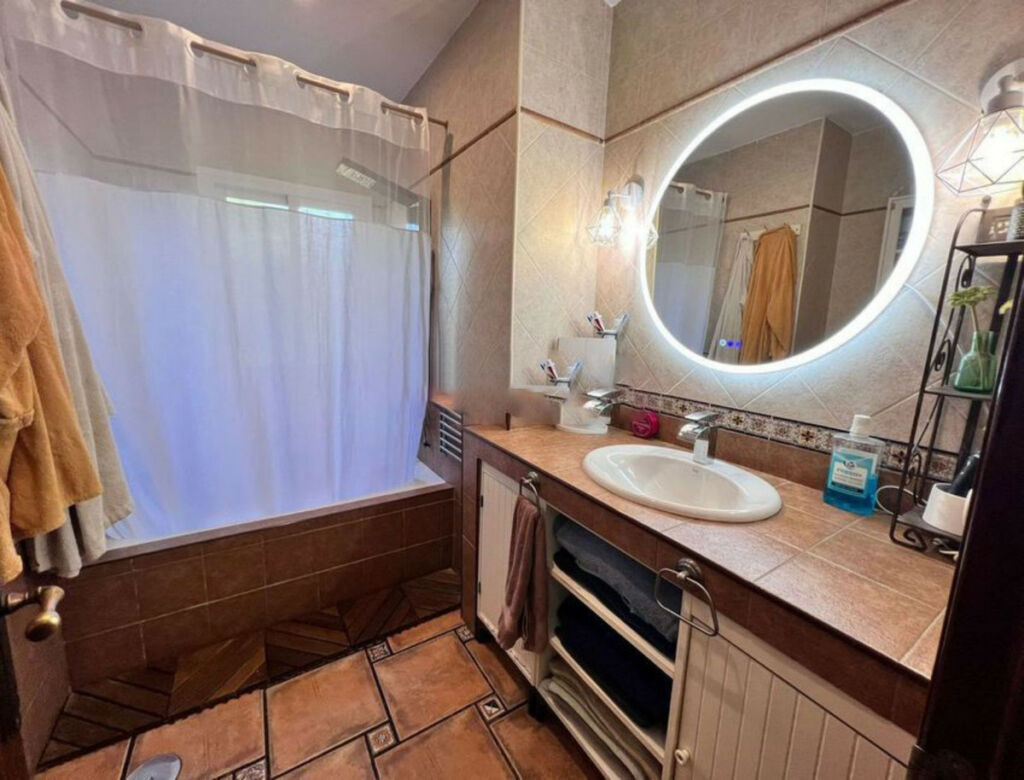 Detached Villa Sierrezuela Málaga - image 25