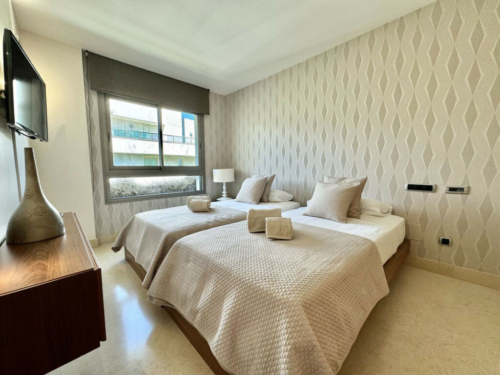 Middle Floor Apartment The Golden Mile Málaga - image 25