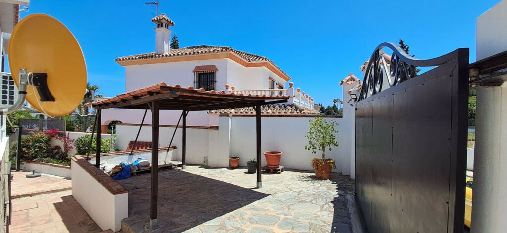 Detached Villa Estepona Málaga - image 25