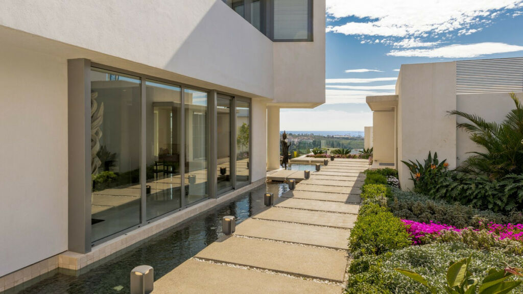 Detached Villa Los Flamingos Málaga - image 7