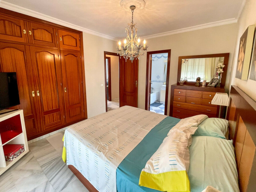 Detached Villa Fuengirola Málaga - image 26