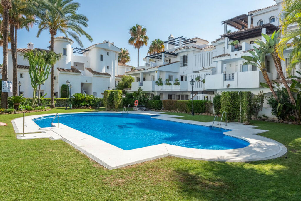 Top Floor Apartment Nueva Andalucía Málaga - image 25