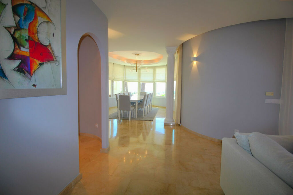 Detached Villa Los Arqueros Málaga - image 24