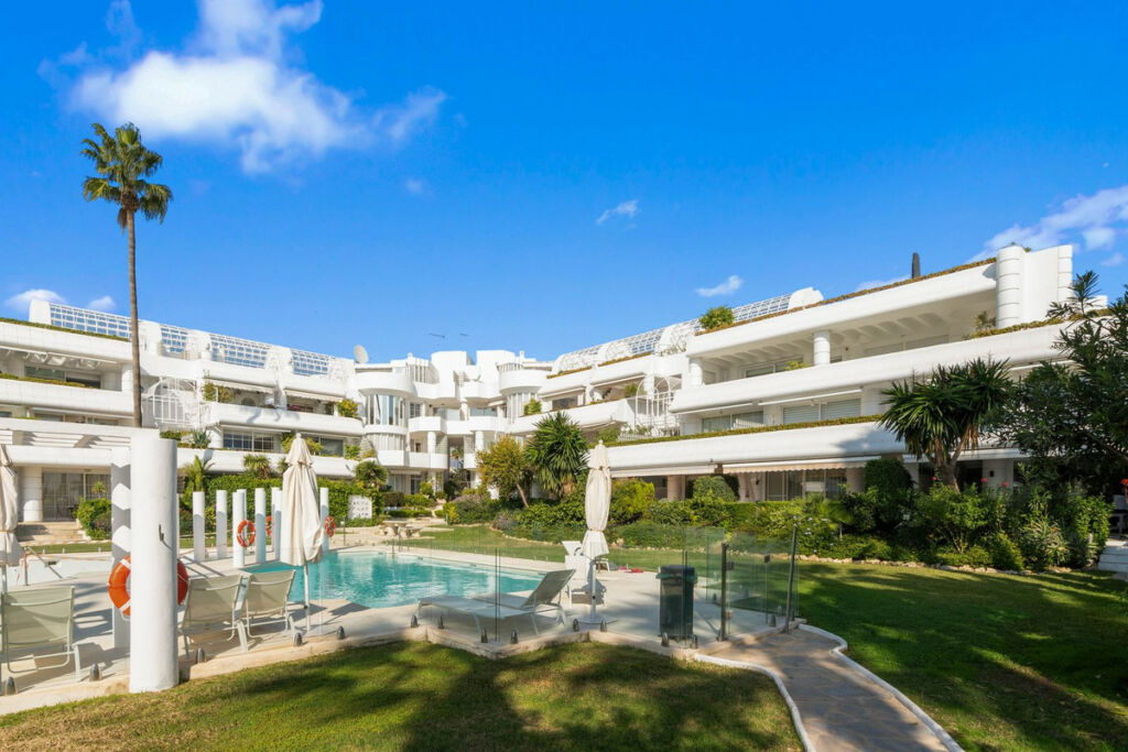 Middle Floor Apartment New Golden Mile Málaga - image 25