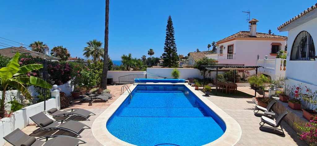 Detached Villa Estepona Málaga - image 26