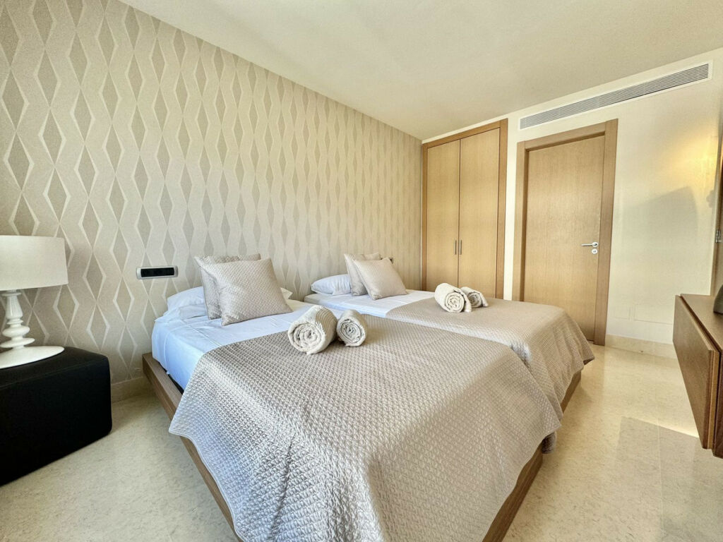 Middle Floor Apartment The Golden Mile Málaga - image 26