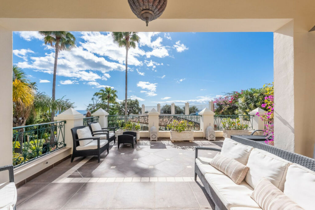 Detached Villa Estepona Málaga - image 26