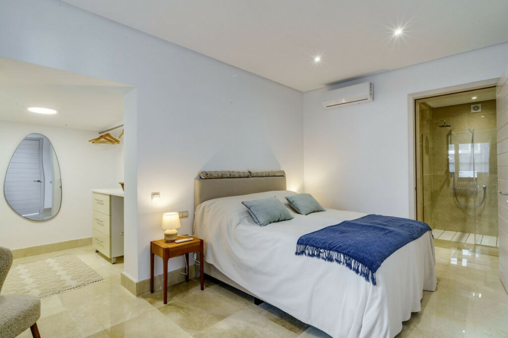 Detached Villa El Madroñal Málaga - image 29