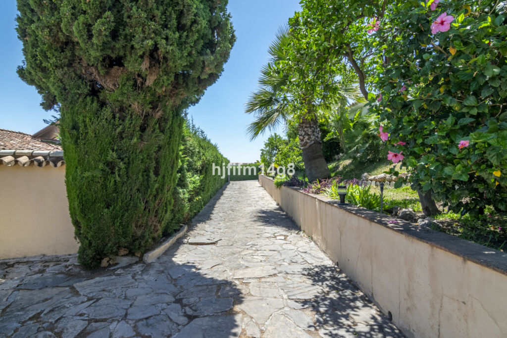 Detached Villa Benahavís Málaga - image 27