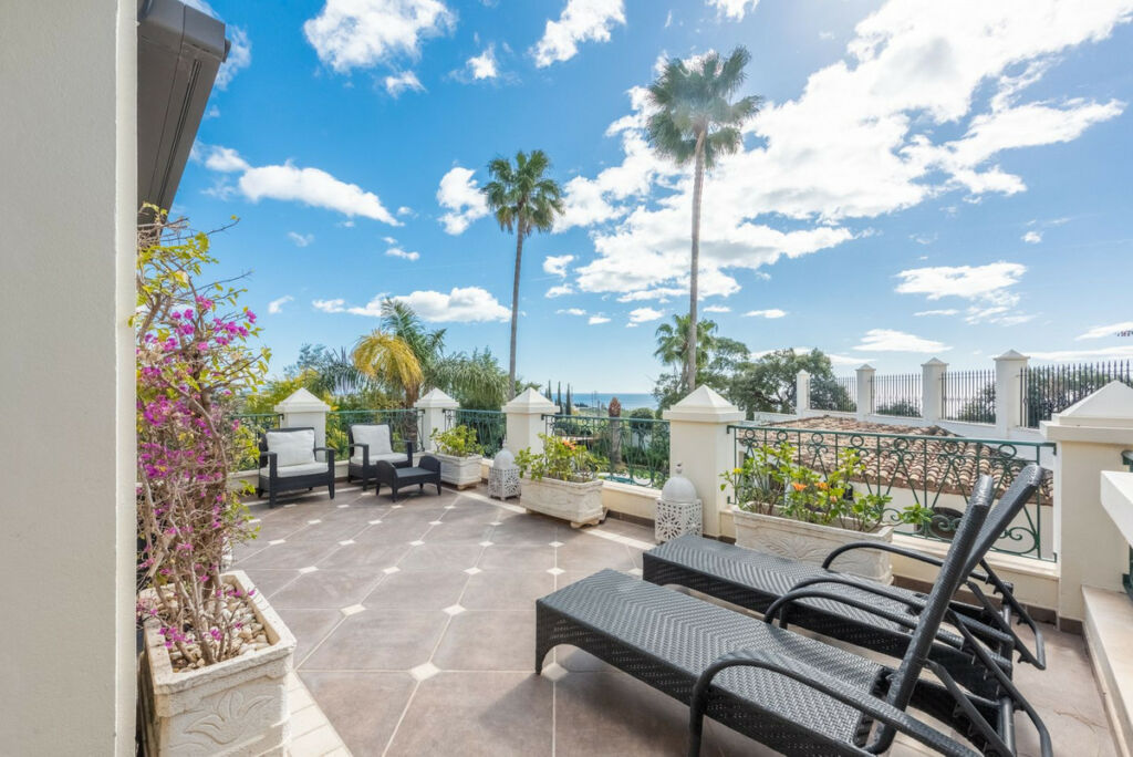 Detached Villa Estepona Málaga - image 27