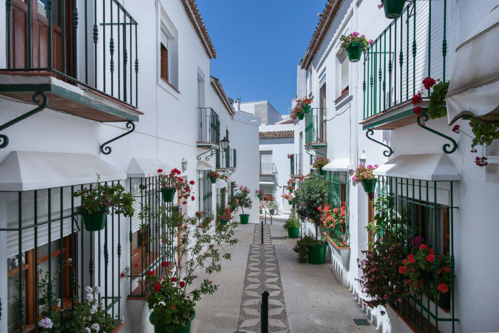 Middle Floor Apartment Estepona Málaga - image 27