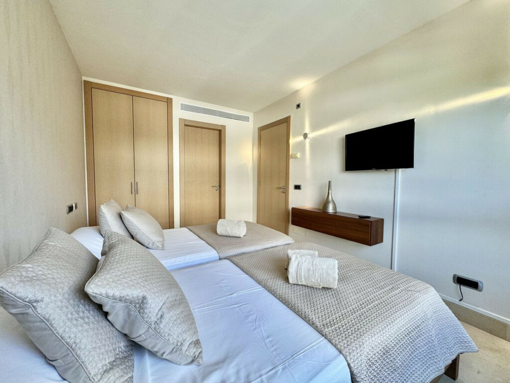 Middle Floor Apartment The Golden Mile Málaga - image 27