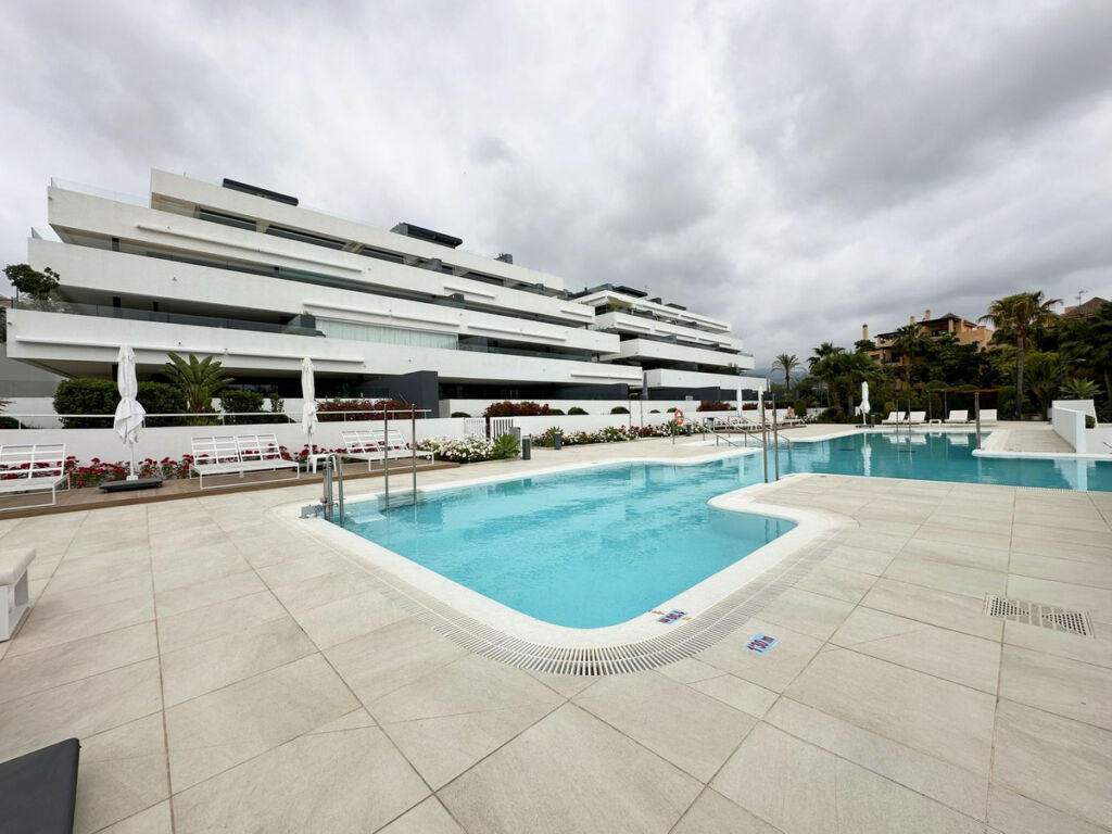 Middle Floor Apartment Estepona Málaga - image 27