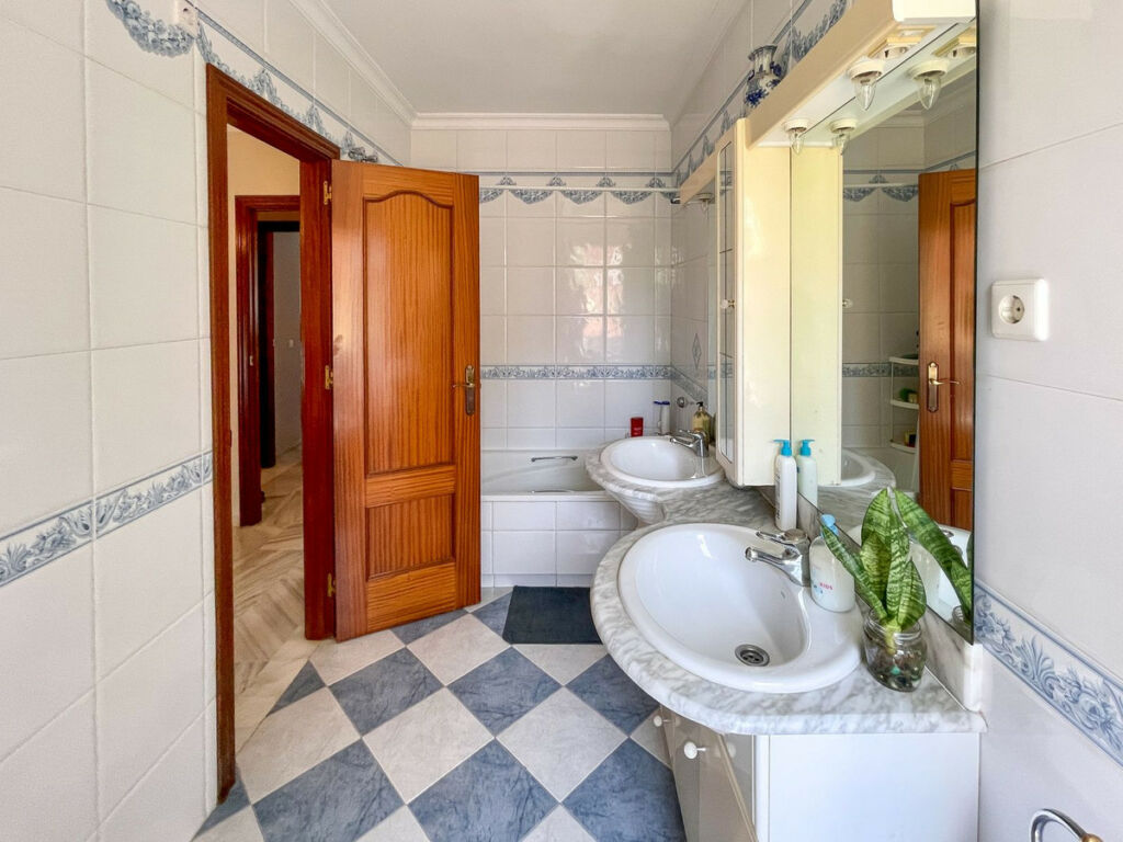 Detached Villa Fuengirola Málaga - image 28