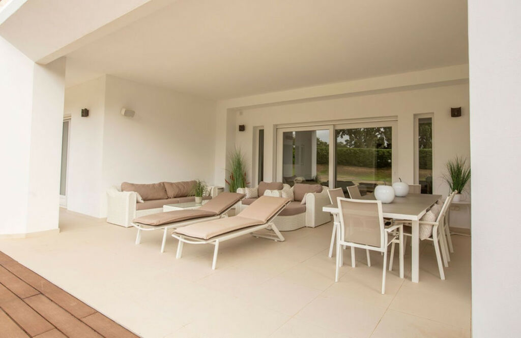 Detached Villa San Roque Club Cádiz - image 27