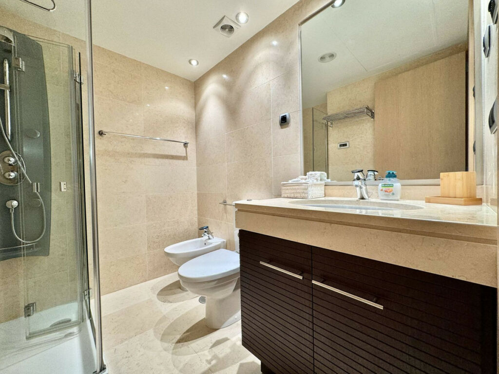 Middle Floor Apartment The Golden Mile Málaga - image 28