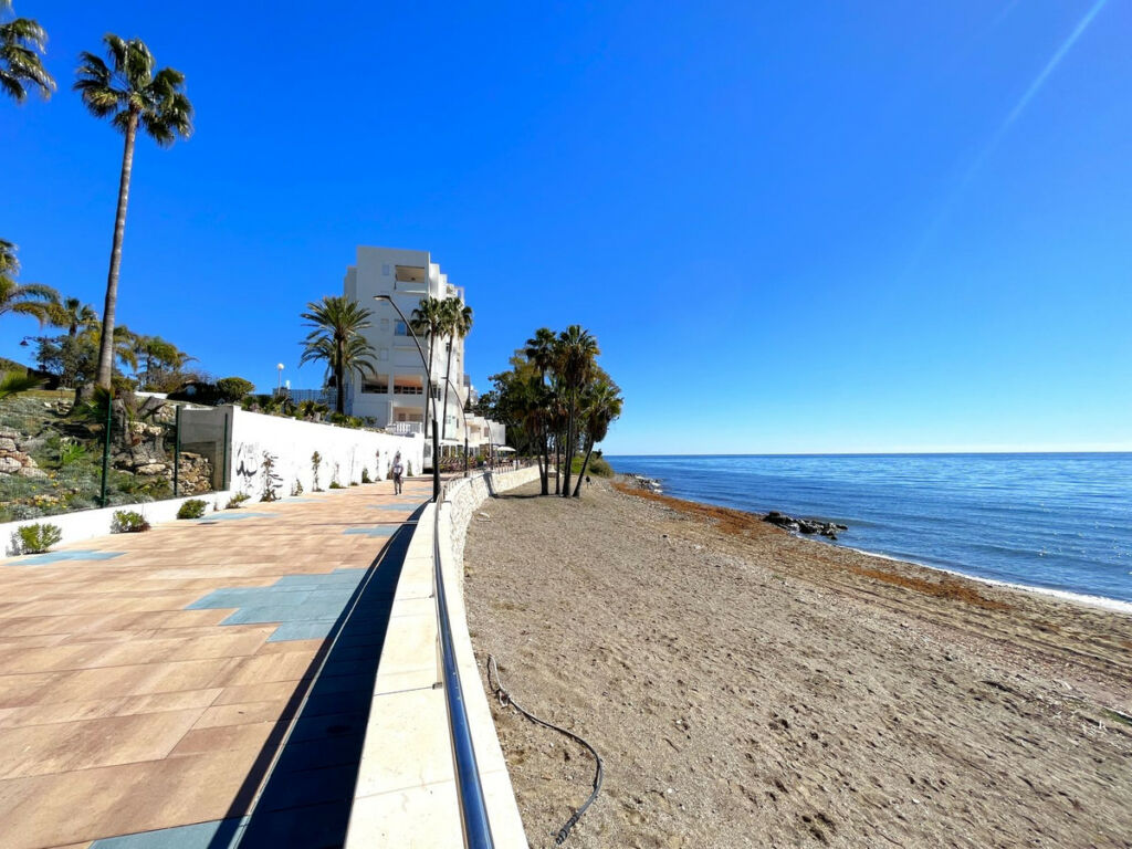 Middle Floor Apartment Estepona Málaga - image 28