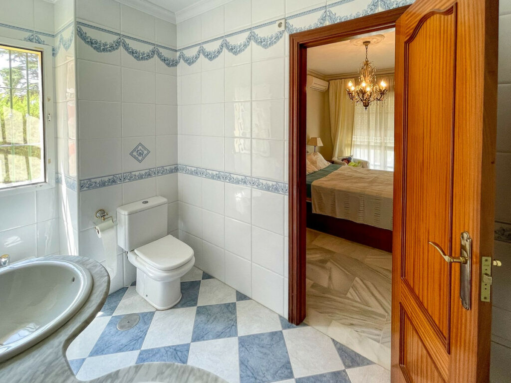 Detached Villa Fuengirola Málaga - image 29