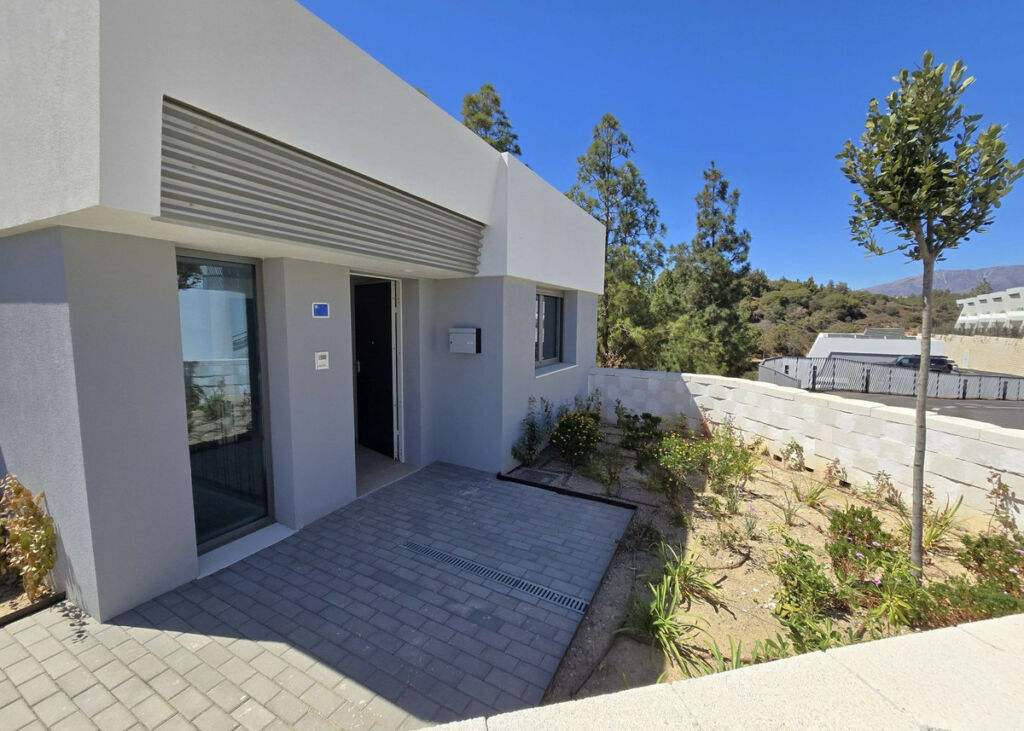 Semi-Detached House El Chaparral Málaga - image 28