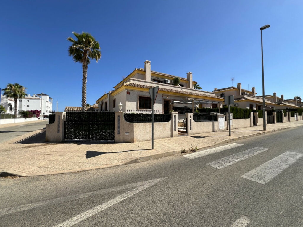 Detached Villa Villamartin Alicante - image 29