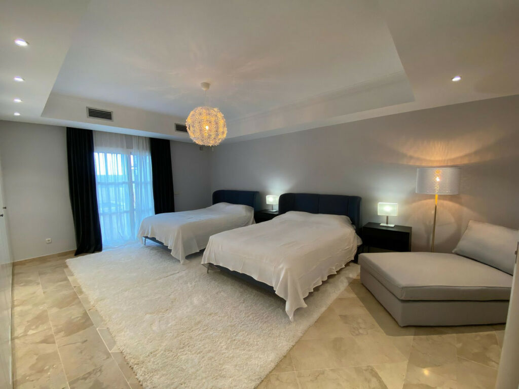Detached Villa Los Arqueros Málaga - image 28