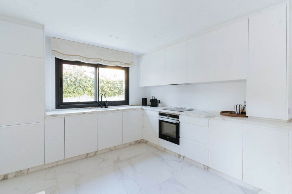 Detached Villa Marbella Málaga - image 3