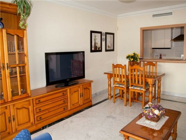 Middle Floor Apartment Puerto Banús Málaga - image 3
