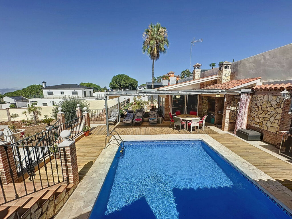 Detached Villa Alhaurín de la Torre Málaga - image 3