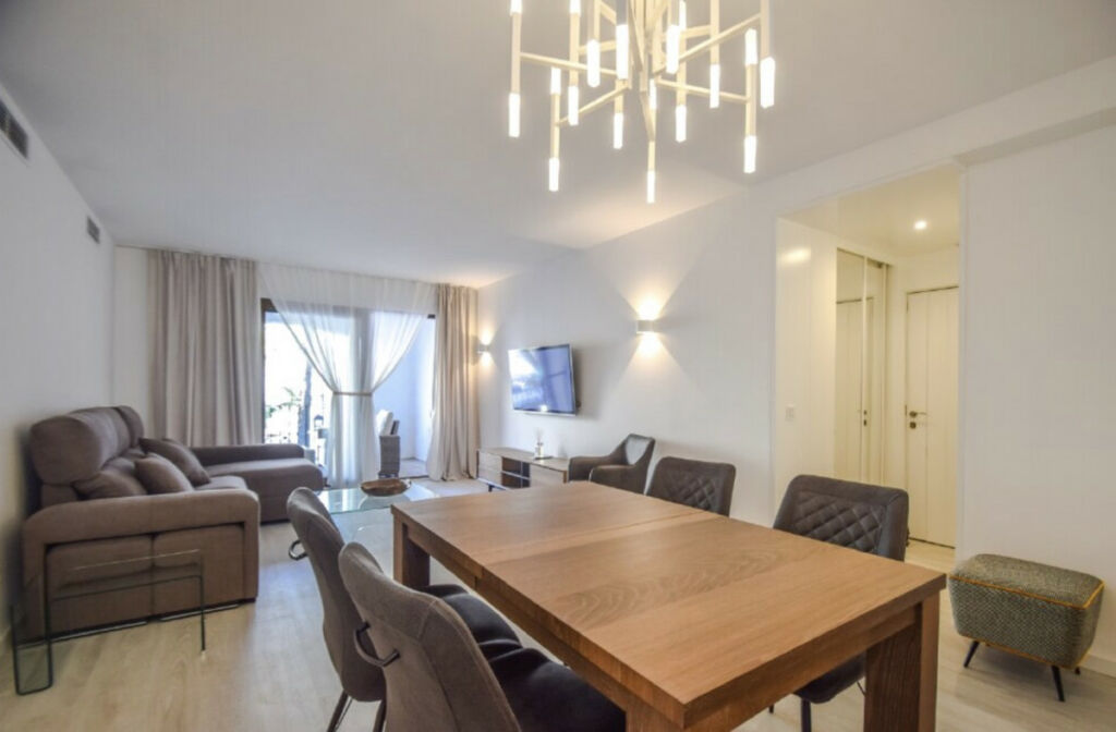 Middle Floor Studio Puerto Banús Málaga - image 3