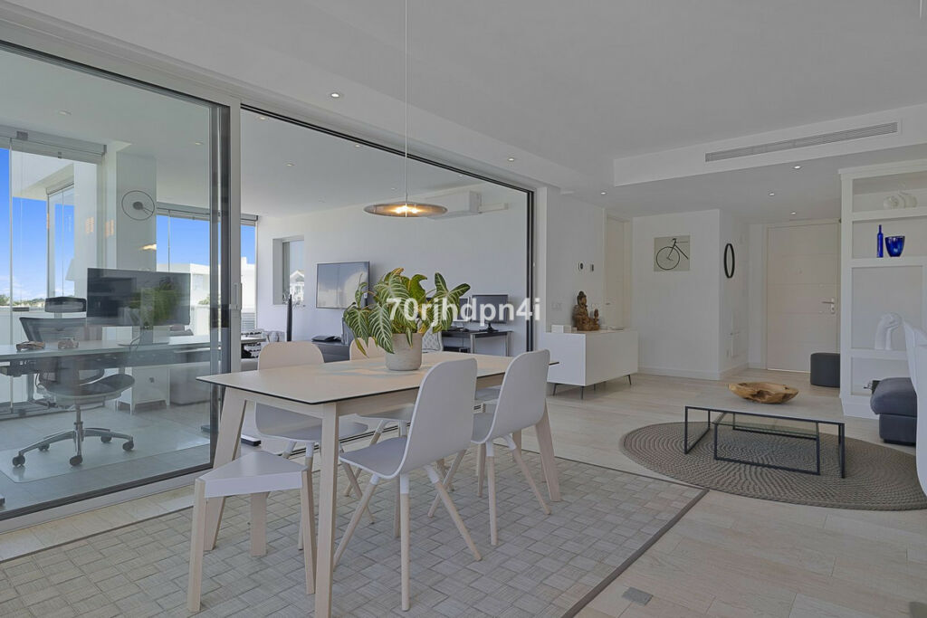 Middle Floor Apartment Casares Málaga - image 3