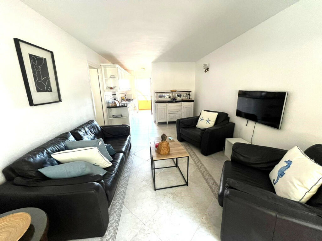 Middle Floor Apartment Calypso Málaga - image 3
