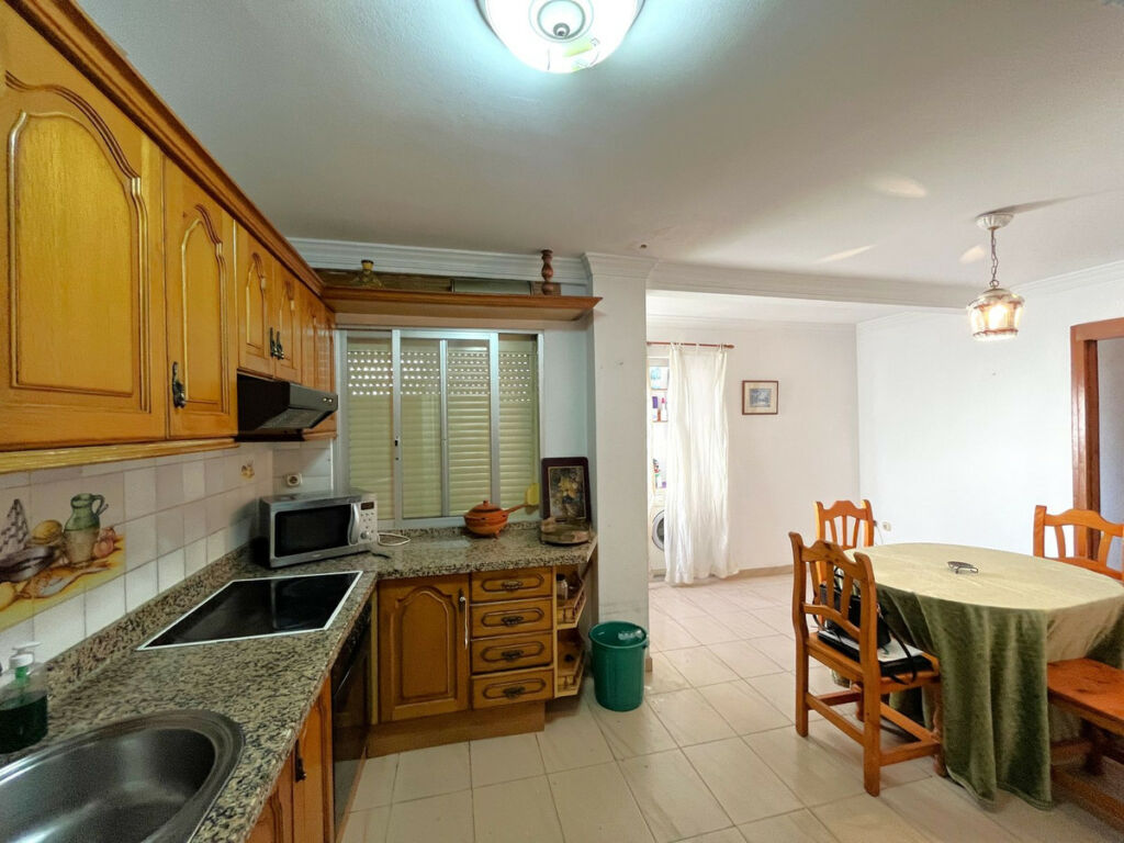 Middle Floor Apartment Estepona Málaga - image 3