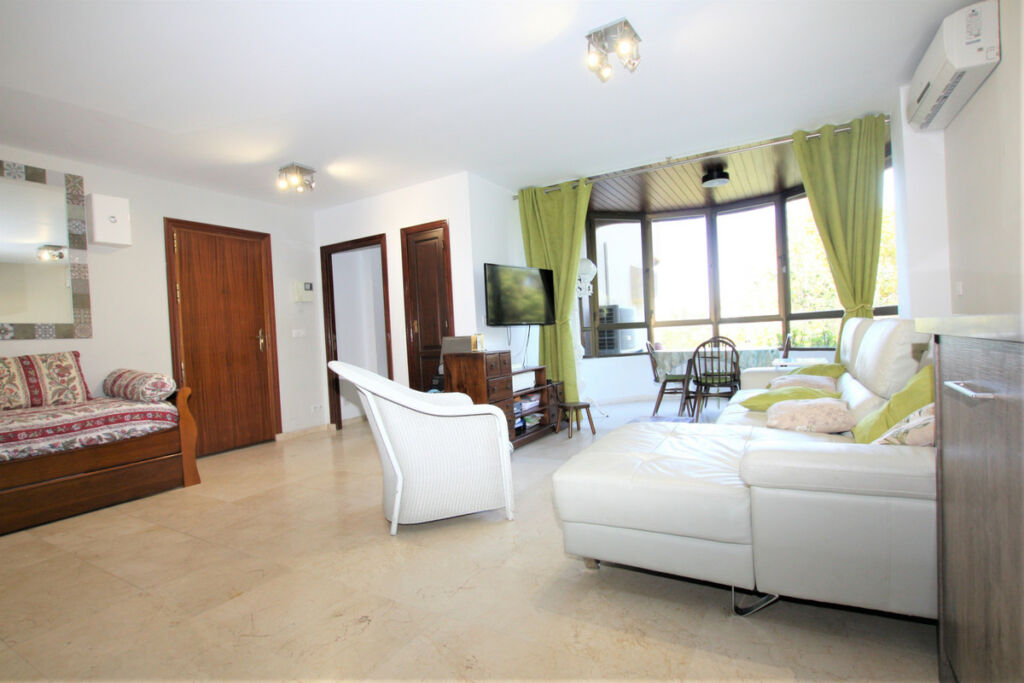 Middle Floor Apartment Marbella Málaga - image 3