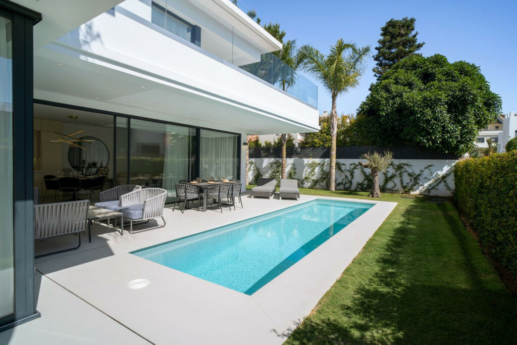 Detached Villa The Golden Mile Málaga - image 3